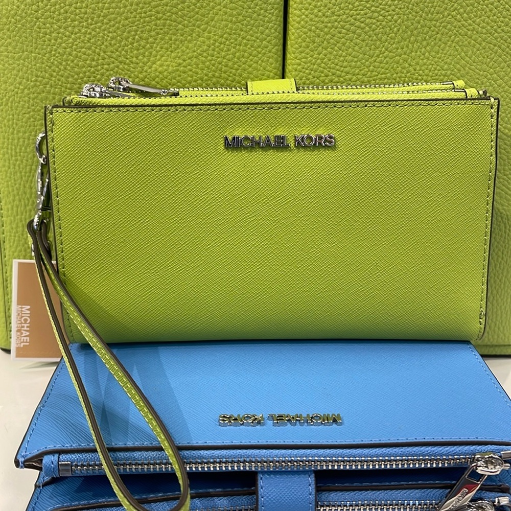 MICHAEL KORS LG DOUBLE ZIP WRISTLET Wallet Phone Case Holder 
Lime
NWT
